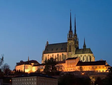V Centru Mesta S Vyhledem Na Petra, A Parkovani Brno Exterior photo