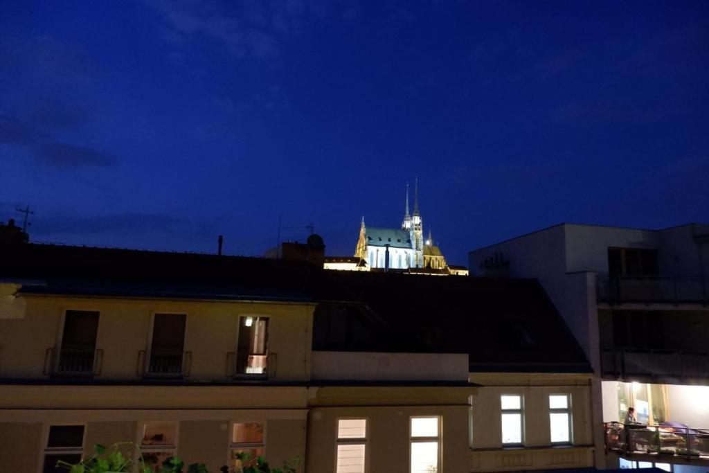 Apartment V Centru Mesta S Vyhledem Na Petra, A Parkovani Brno