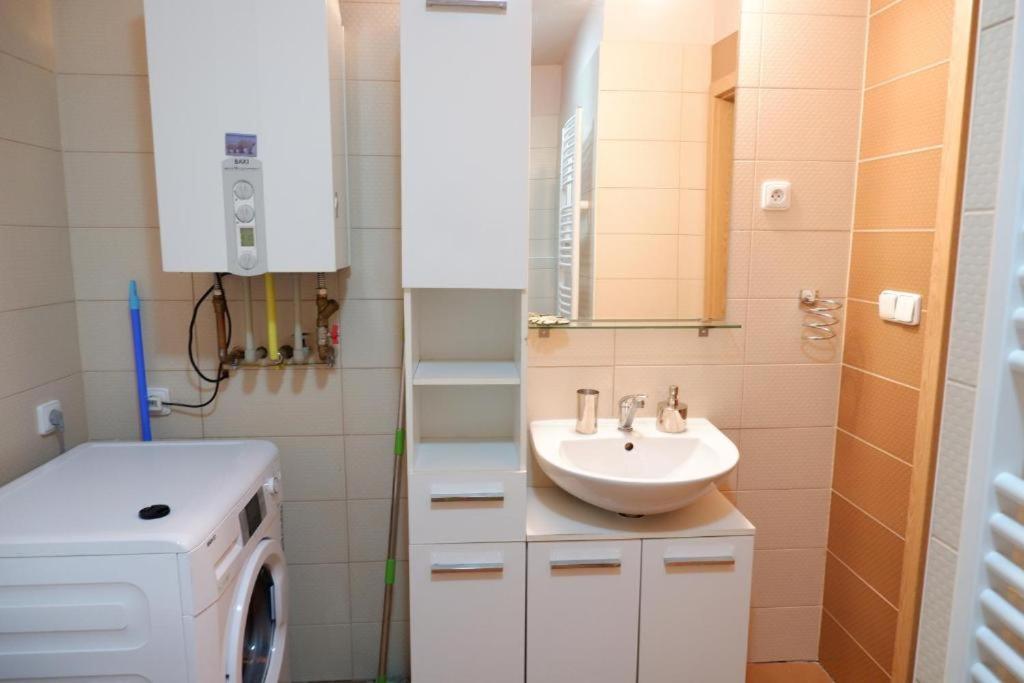 V Centru Mesta S Vyhledem Na Petra, A Parkovani Apartment